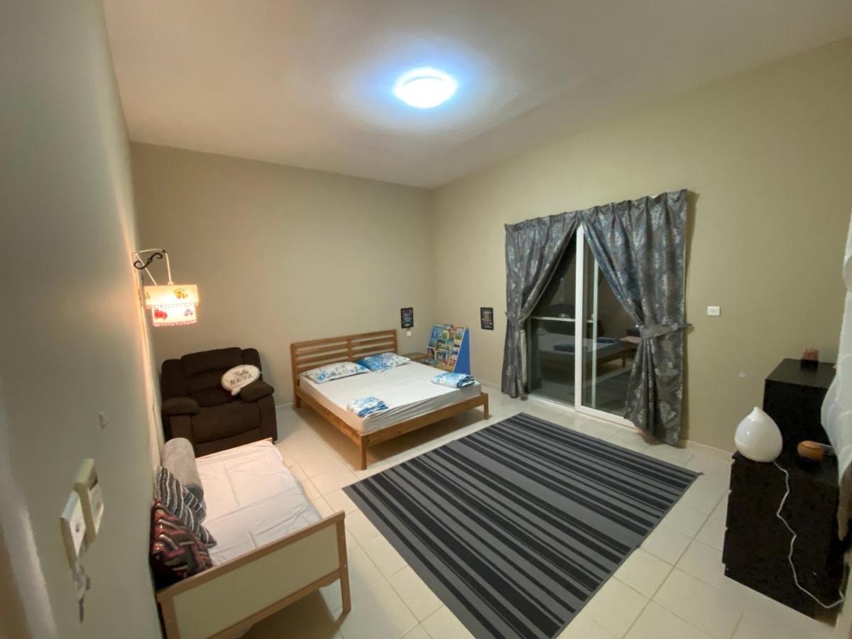 Spacious 4-Bedroom Villa, Children Friendly Dubái Exterior foto
