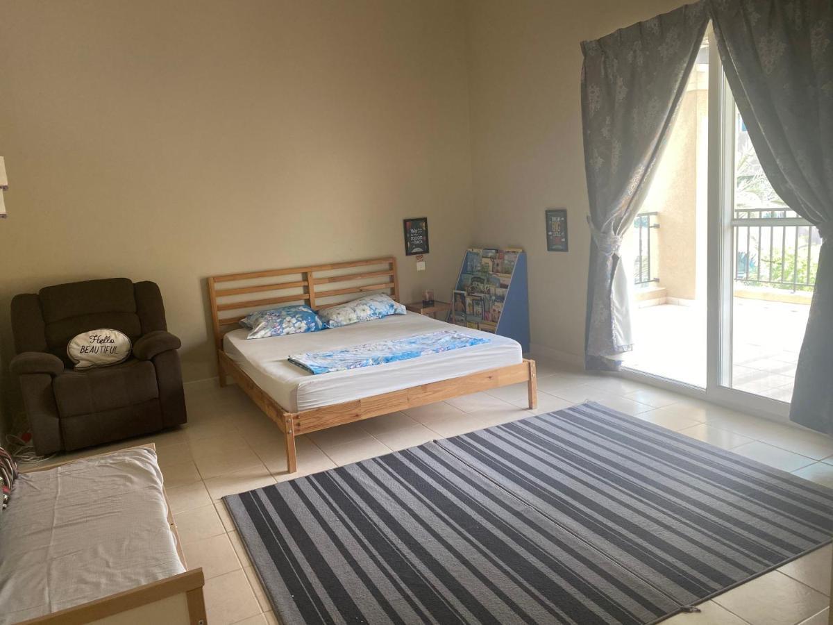 Spacious 4-Bedroom Villa, Children Friendly Dubái Exterior foto
