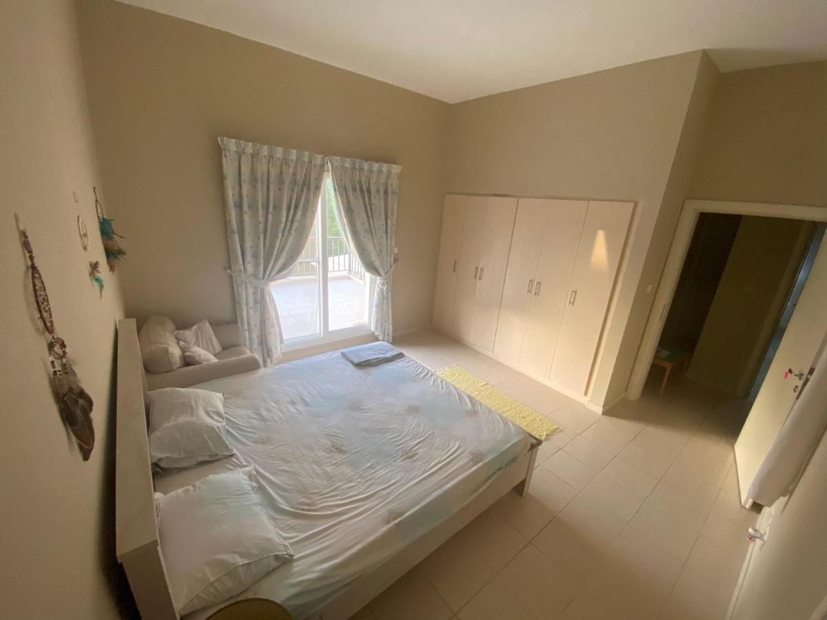 Spacious 4-Bedroom Villa, Children Friendly Dubái Exterior foto